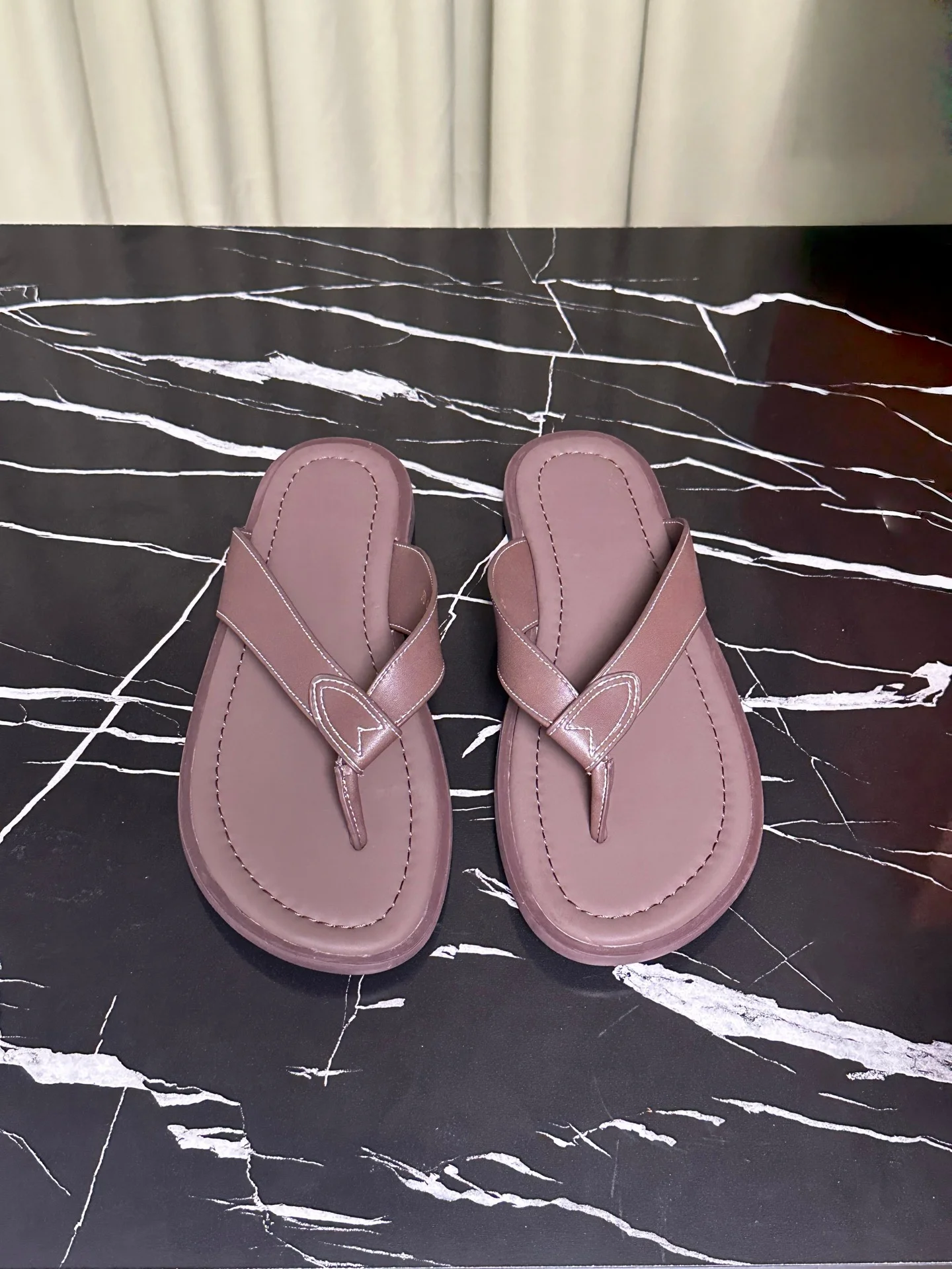 

Luxury Brand Hiking Shoes Men's Casual Sandals Indoor Outdoor Sandals Summer Material Cowhide Premium Flip-flops Beach Shoes
