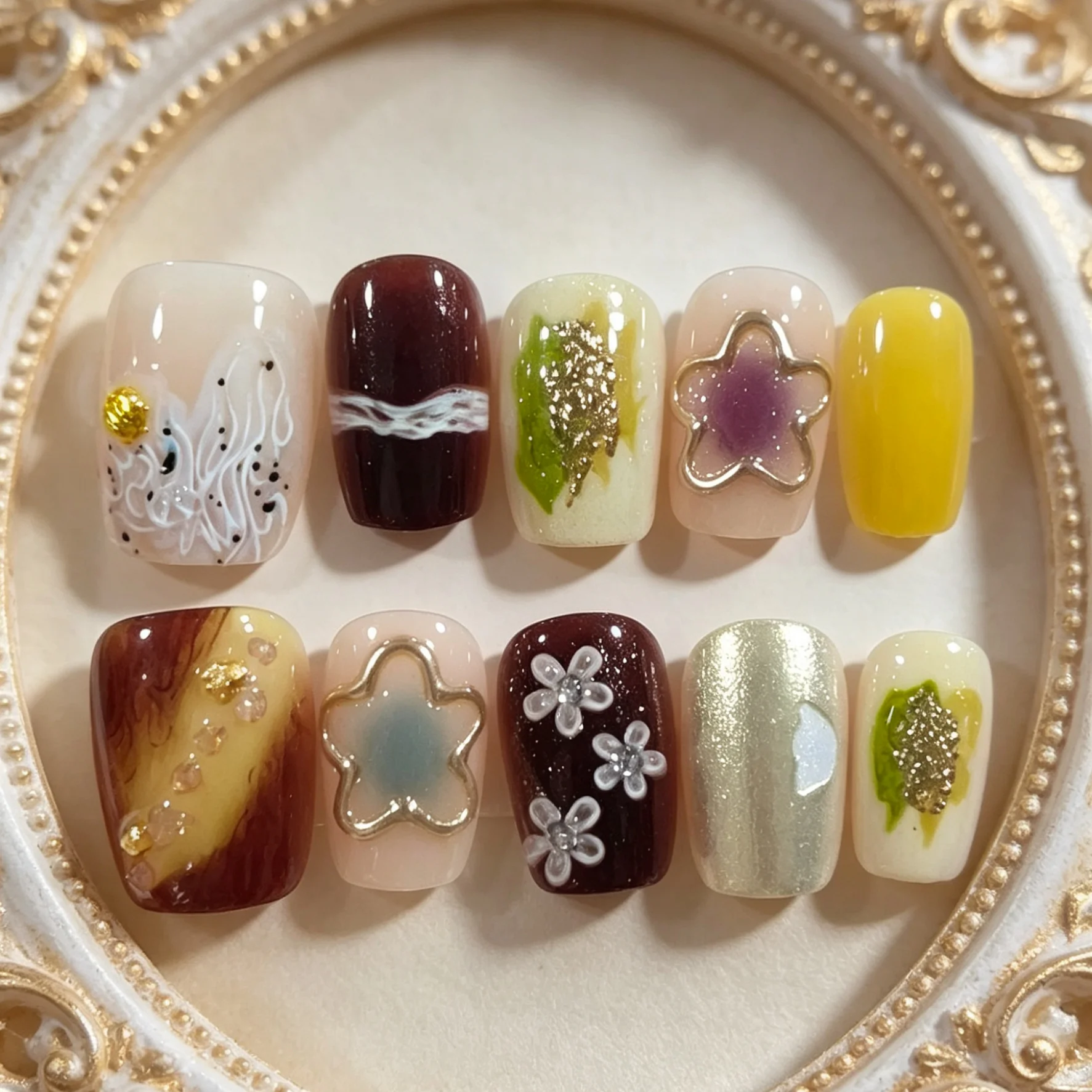 10 Hand Pressed Short Square Nails, Beautiful Fake Nails, Caramel Contrasting Hand-Painted Flowers, Suitable for Women to Use