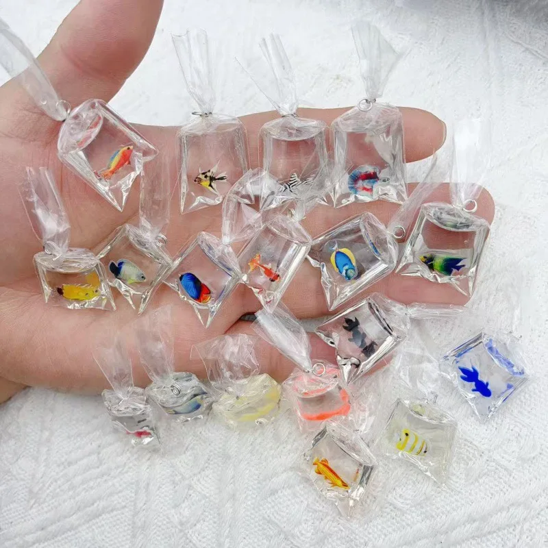 10 pièces de poisson miniature transparent simulé (poisson rouge, carpe) pour accessoires de bijoux DIY, pendentifs de porte-clés et accessoires de boucles d'oreilles