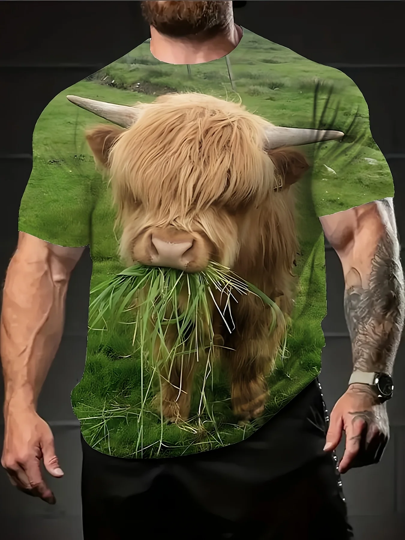 تي شيرت رجالي برسومات بقرة هايلاند مقاس كبير - ملابس شارع كاجوال ومثيرة، أخضر مع طباعة بقرة واقعية، كم قصير، مستدير N