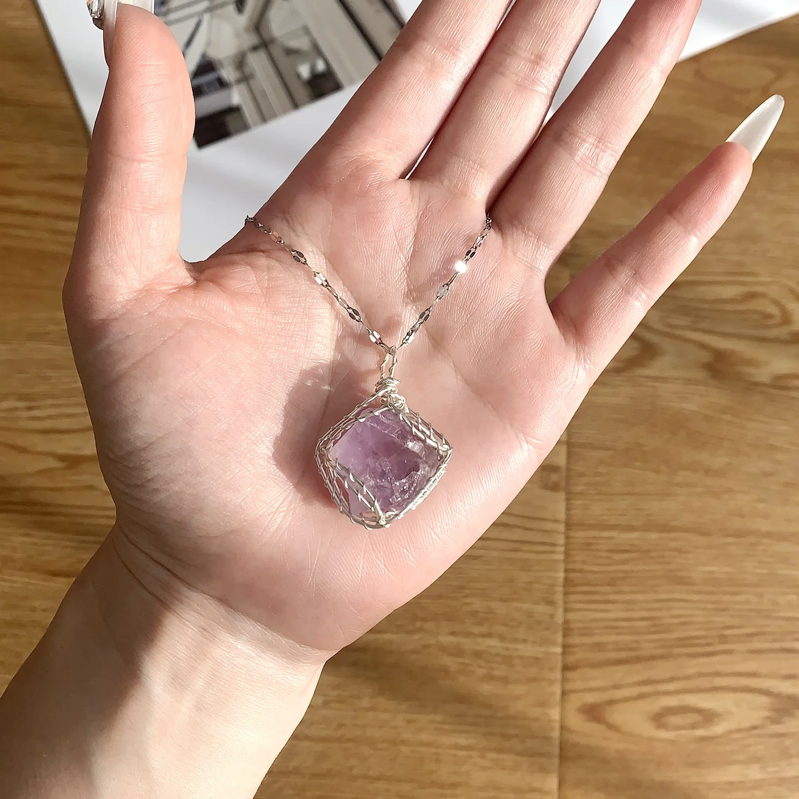 Exquisite jewelry raw stone winding necklace for women pink quartz green fluorite yellow amethyst clavicle chain hand-wound