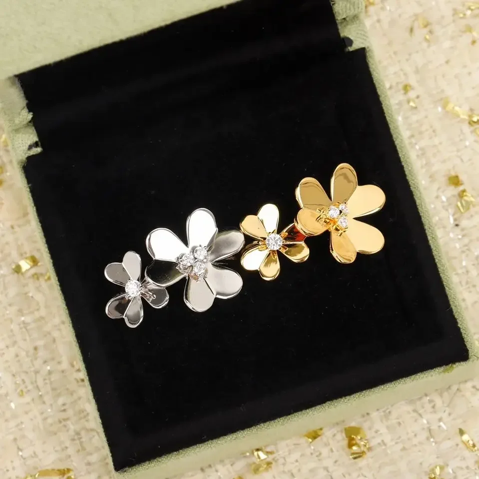 

Europe America Designer Flower Clover Charm Gold Silver Ring Women Top Quality Exquisite Gift Luxury Jewelry Trend