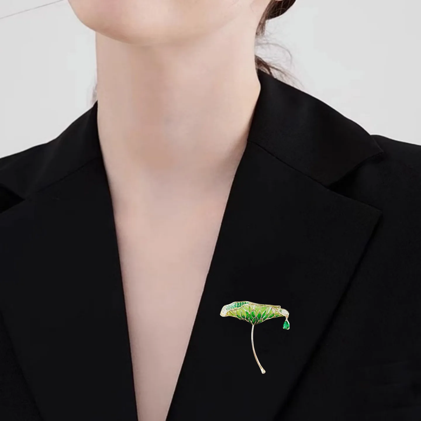 古典的な蓮の葉のブローチエナメルピン女性の絶妙なブローチハイエンドセンスクリエイティブピンスーツアクセサリーエナメルピン