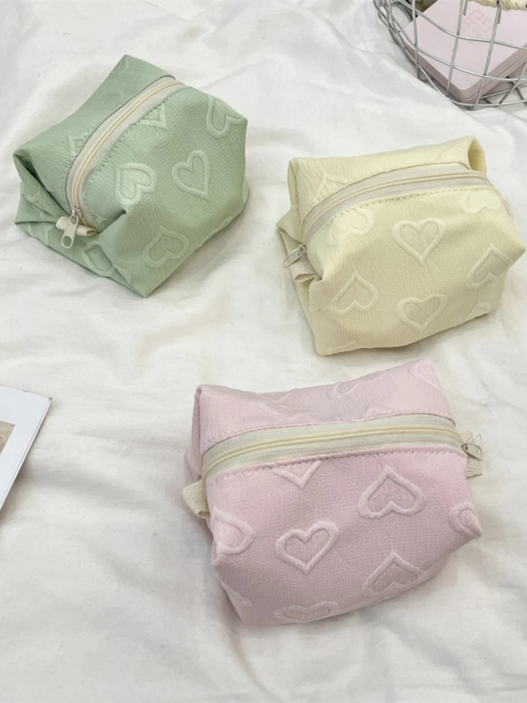 bolsa-quadrada-portatil-em-tecido-de-poliester-io-com-f-de-ziper-e-padrao-de-bordado-floral-em-forma-de-coracao-p