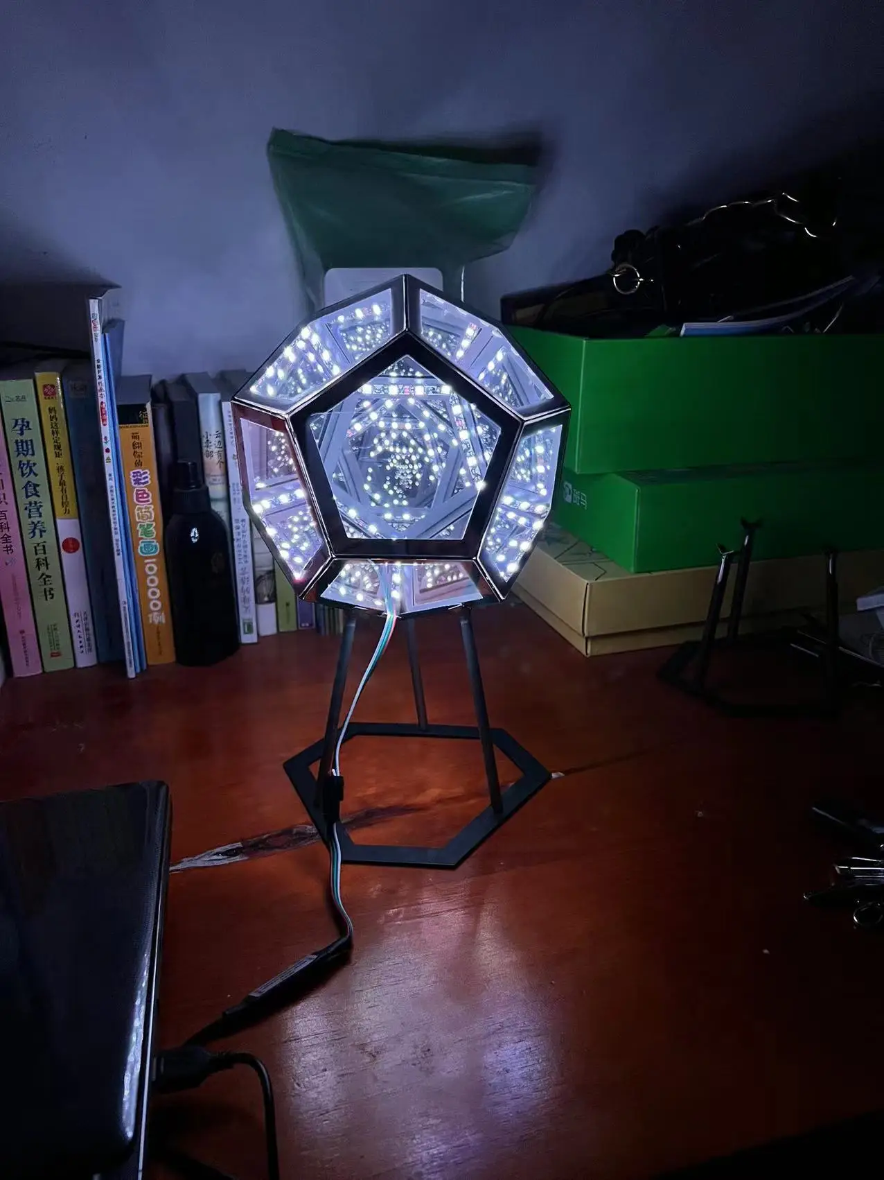 Colorful and Artistic Dimmable Night Light, Creative and Cool, Infinite Dodecahedron