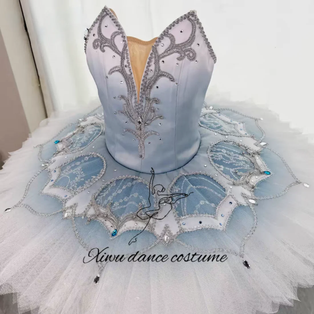 Costume de danse tutu de ballet brodé ombré bleu clair