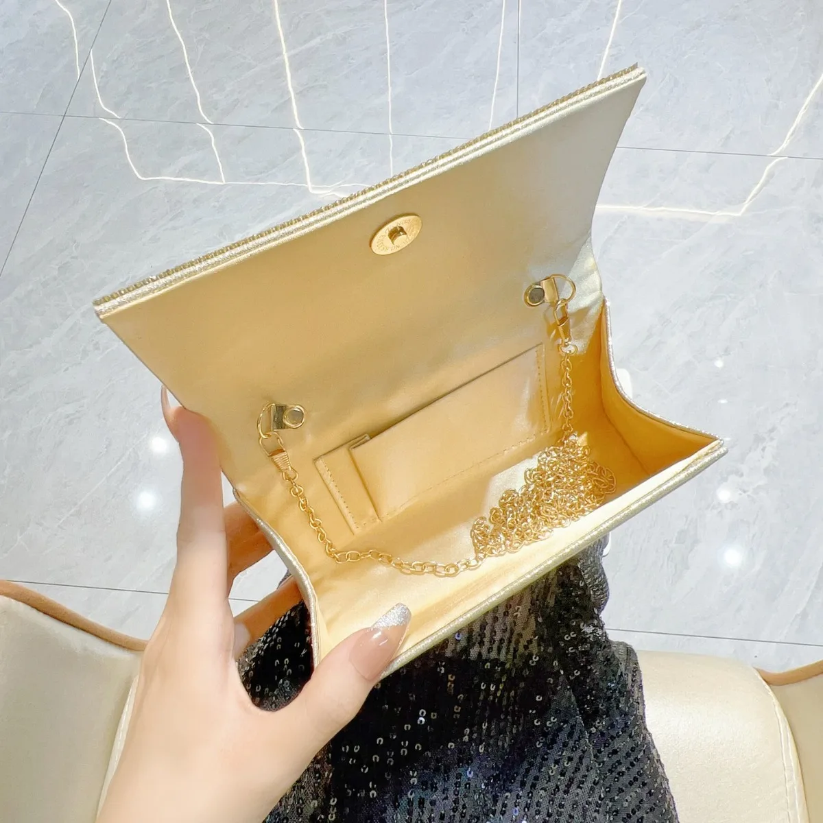 新しいスパークリングクリスタルハンドバッグ女性のショルダークラッチ財布高級結婚式誕生日宴会パーティーイブニングバッグハンドヘルドエレガント