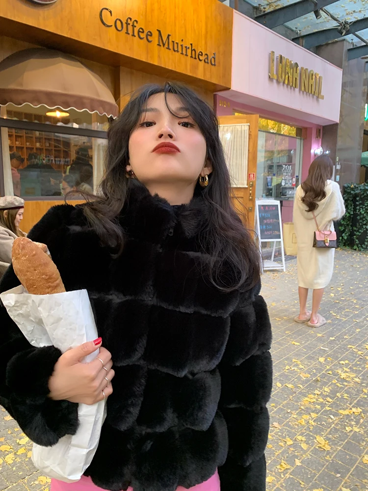 

Warm Black Fur Jacket Women's Coat 2025 New Style Integrated Leather And Fur Design Sensation Small Audience Long Sleeve Shor...