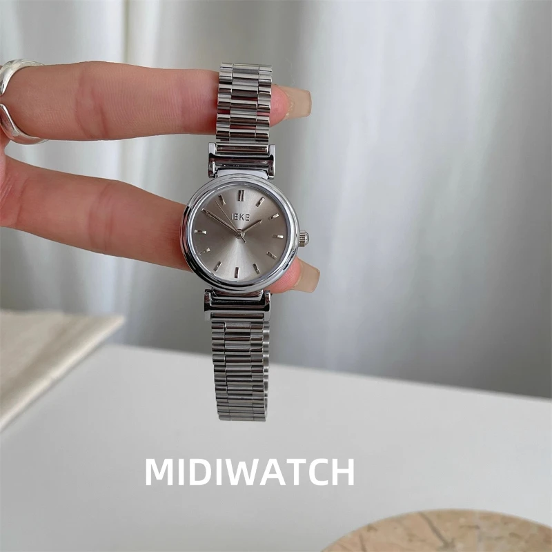 Classic trend women's watch elegant simple temperament watch light luxury 2025 waterproof quartz watch birthday gift