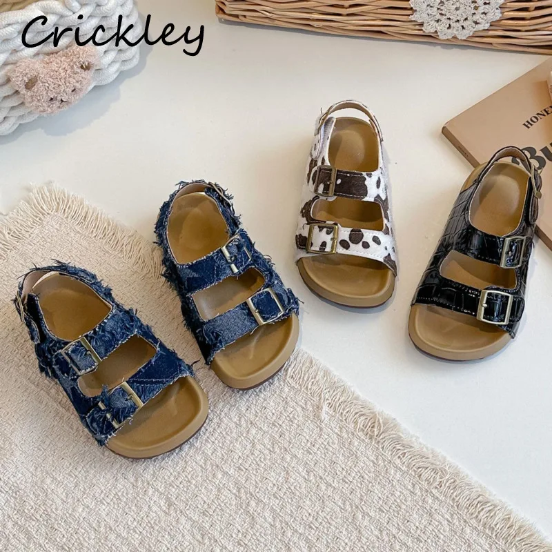 

2026 Cow Pattern Denim Girls Boys Sandals PU Buckle Soft Kids Cork Sandals Hook Loop Anti Slip Children Beach Shoes