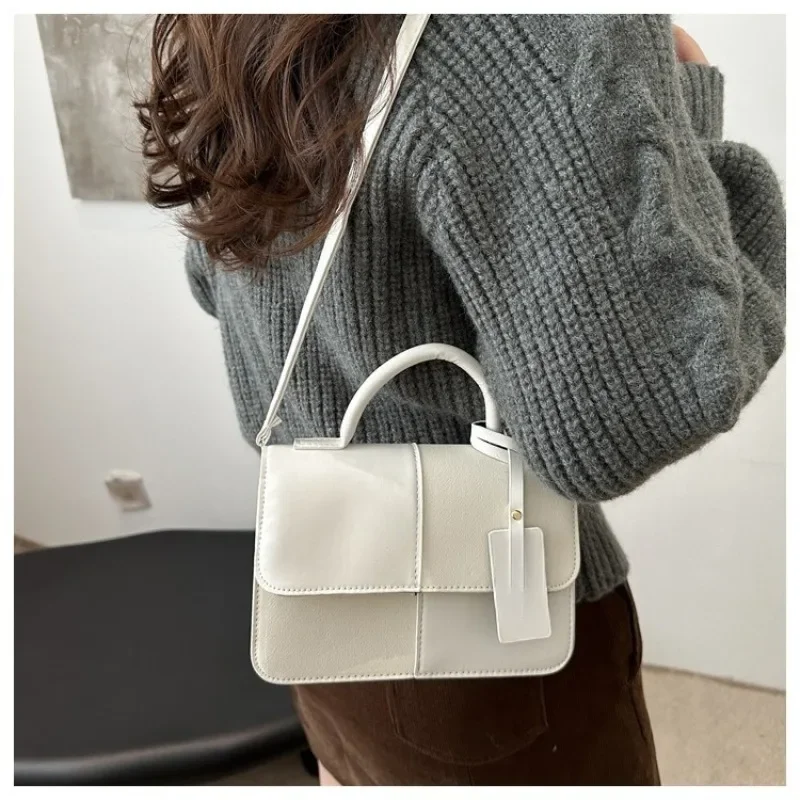 Elegante Damenhandtasche, Umhängetasche, Schultertasche, Tragetasche mit Druckknopfverschluss, Alltagsaccessoire, geometrisches Muster, für Modebegeisterte. – Detail 17