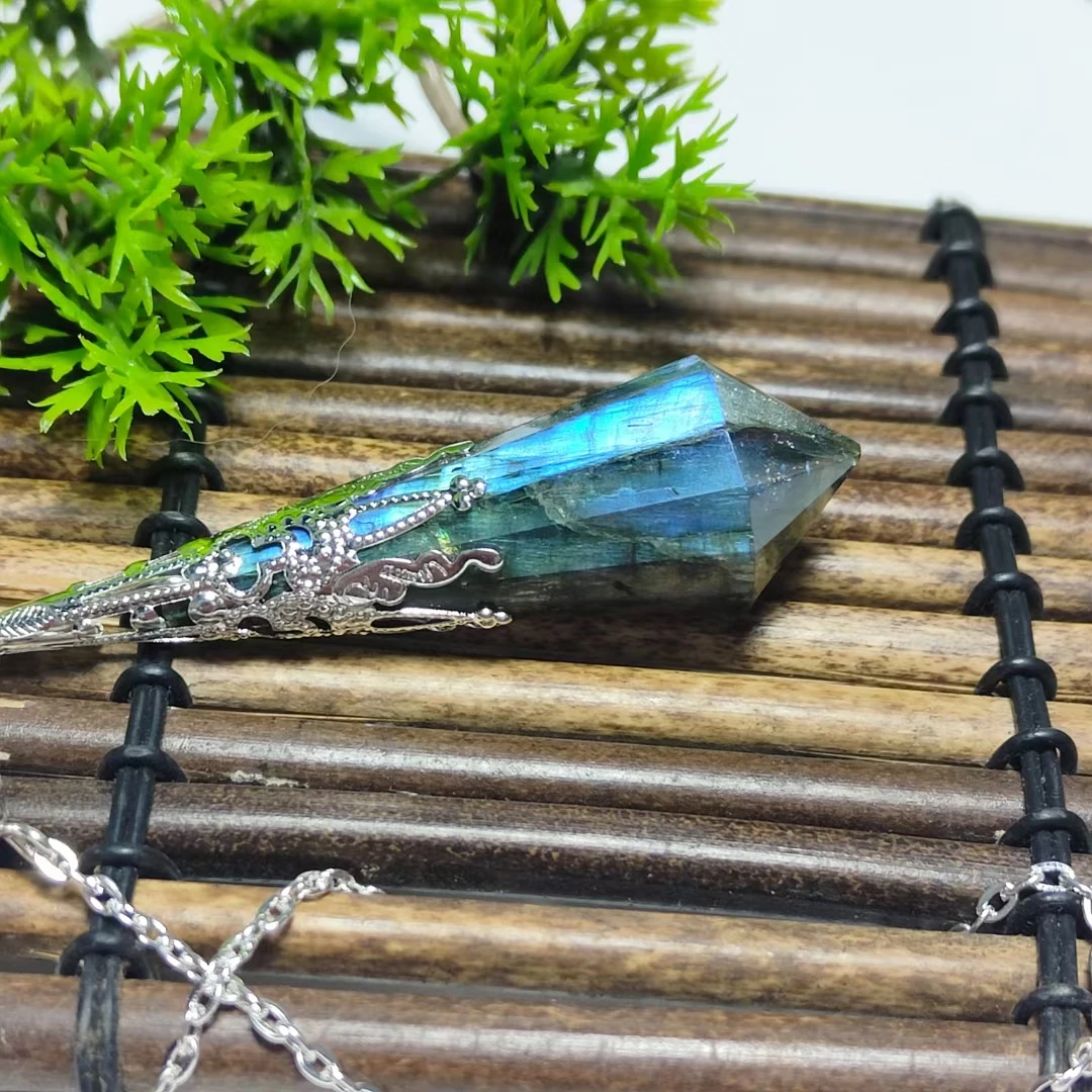 High Quality Natural Labradorite Pendulum For Dowsing Natural Stone Pendant Healing Crystals Pendule Chakra Crystal Pendulum 1pc