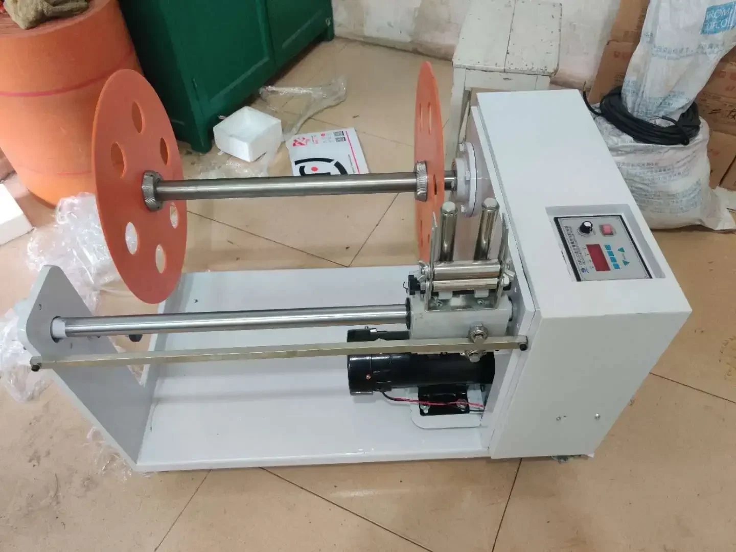 

Машина для перемотки нетканых материалов FW500