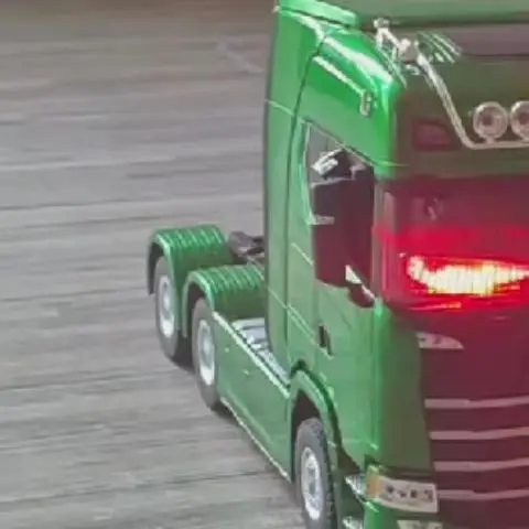 รถบรรทุกของเล่นบังคับวิทยุ HUINA 1501 รุ่น 770S ขนาด 1/18  วัสดุพลาสติก พร้อมแบตเตอรี่ ไฟ เสียง ของเล่นเด็กผู้ชาย