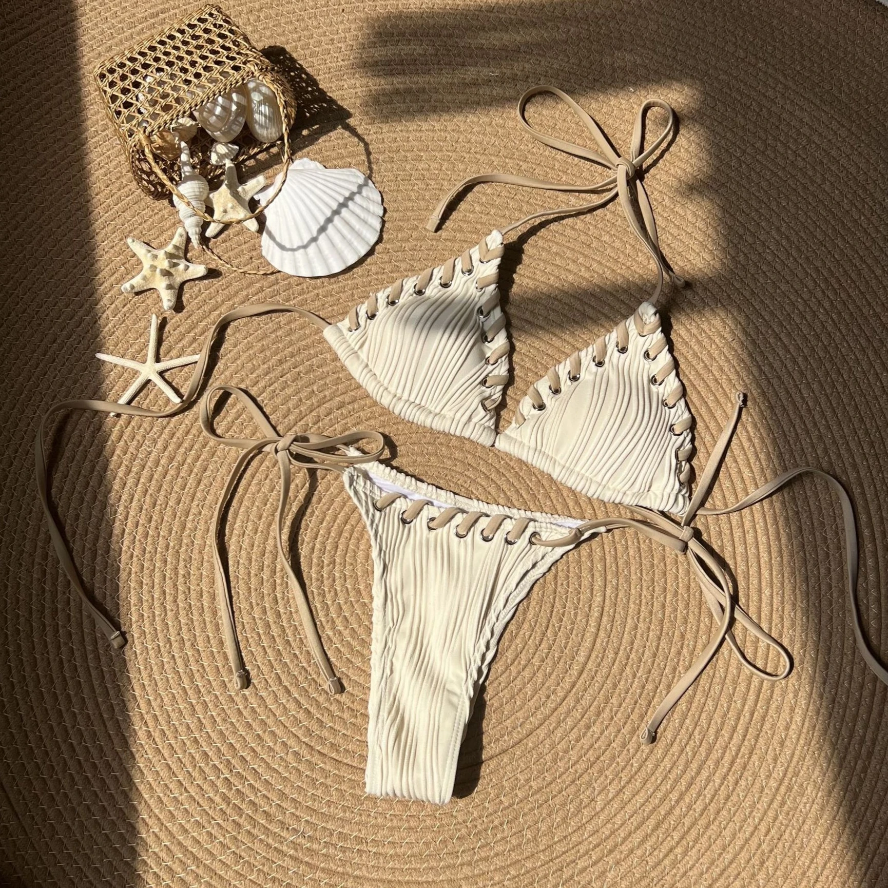 New European American Style Light and Fresh Sweet Unique Separate Swimsuits Sexy Bikinis Breathable Quick-drying Swimsuits