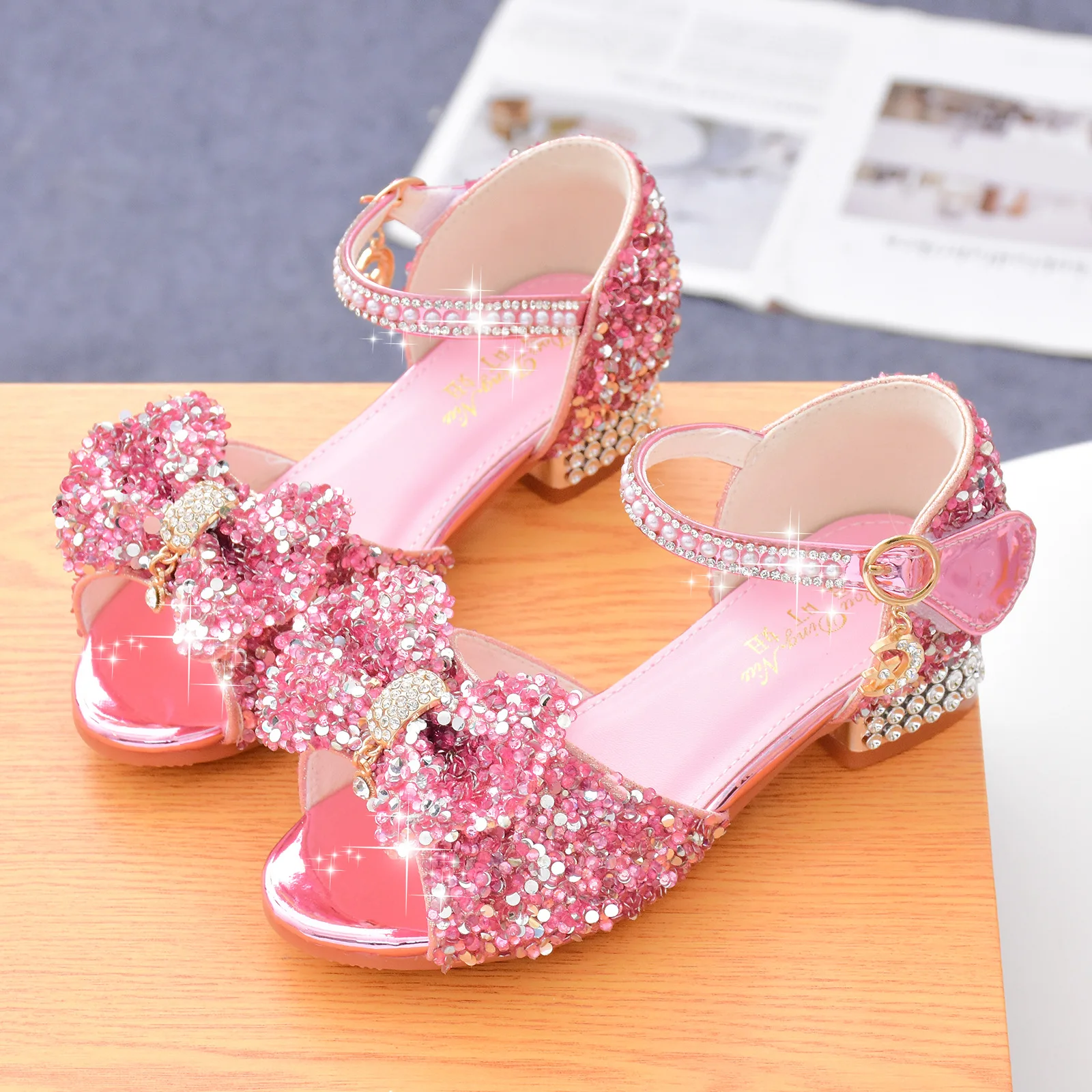 Children\'s Sandals Summer Princess Crystal Shoes 2024 New Girls High Heels Fashion Sequins Girls Soft Bottom Performance Shoes