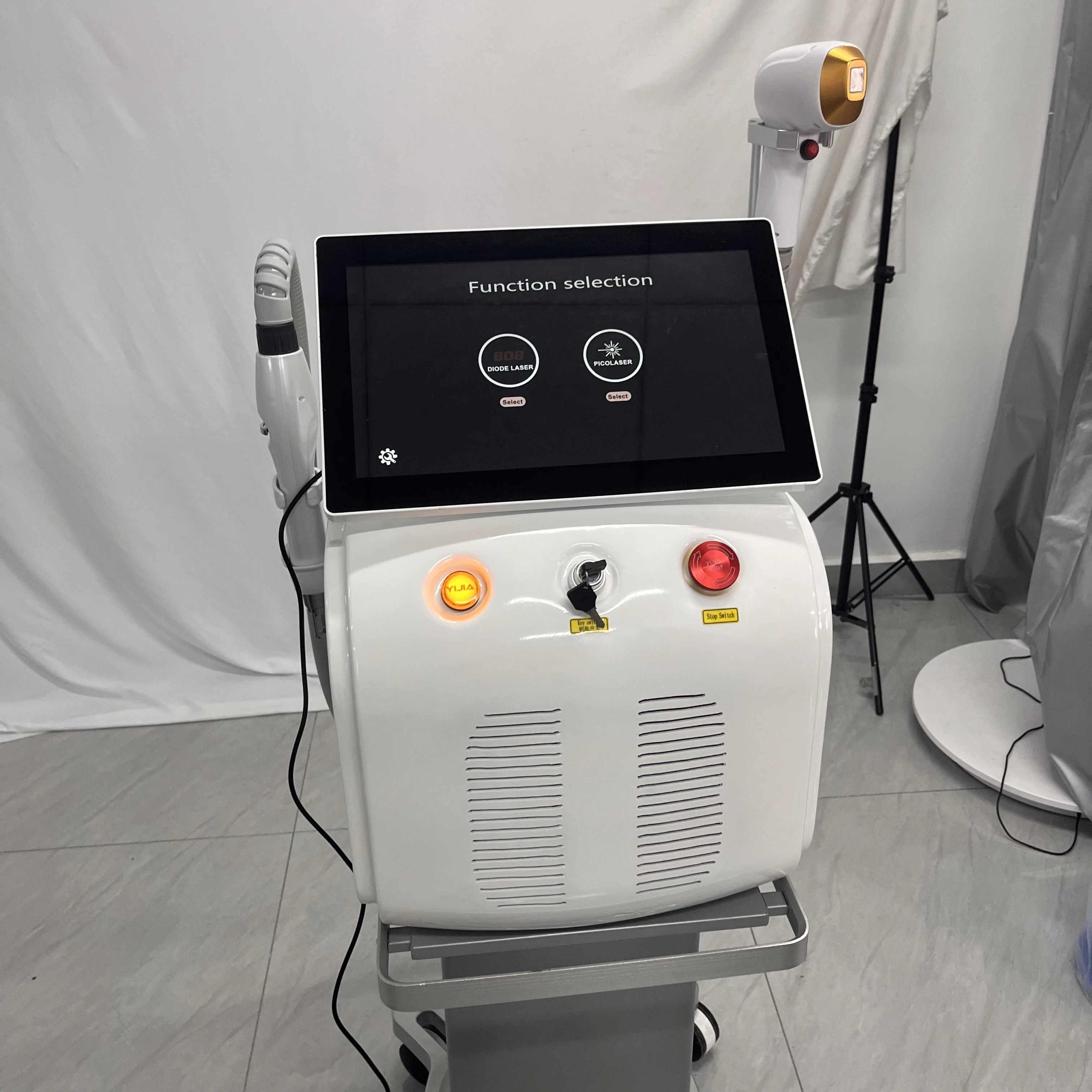 Factory price titanium ice laser 808nm fast hair removal machine 755 808 1064 diode laser hair removal machine titanium laser, T