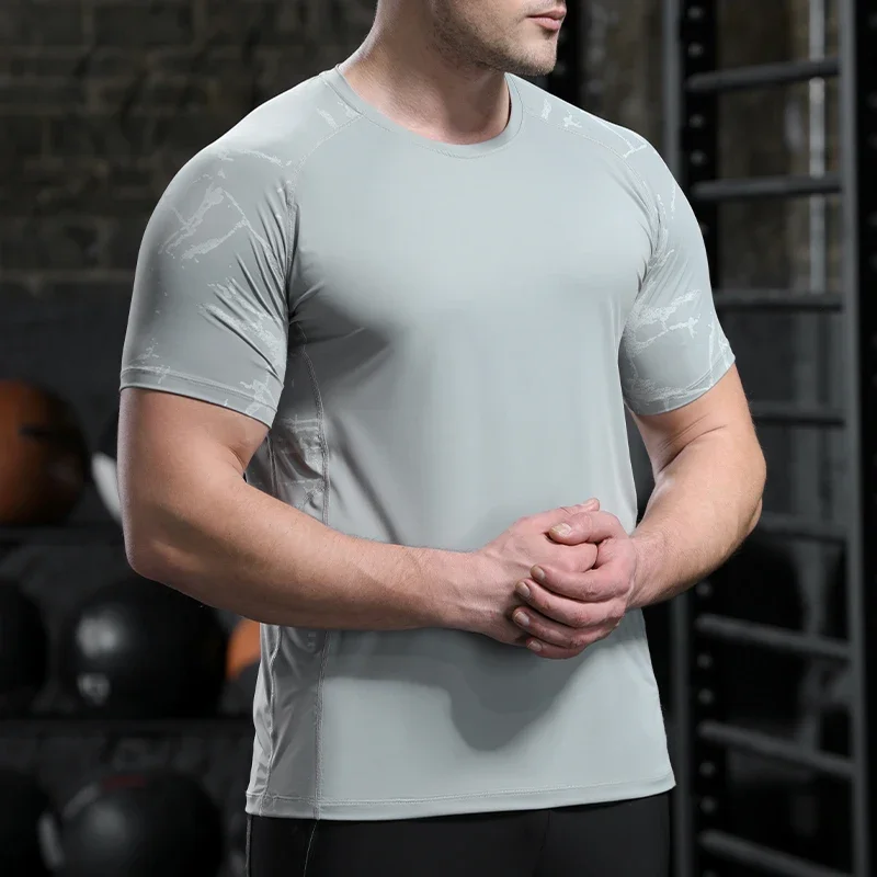 Men\'s Ice Silk Sports T-shirt Dry Fit Breathable Thin Round Neck Shirts Tops Fitness Running Short Sleeves Elasticity Tracksuit