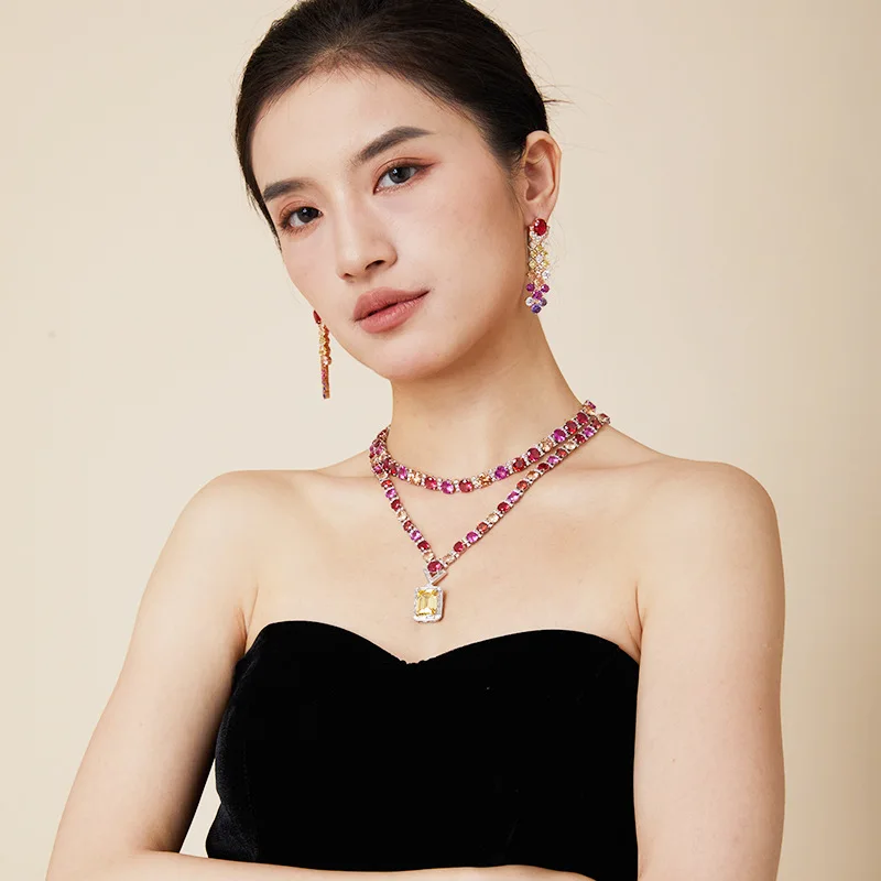 

Дизайнерская коллекция Серьги Браслет Ожерелье Женщины Леди Инкрустация Красочный кубический циркон Двойная цепочка Ювелирные наборы для ужина BS