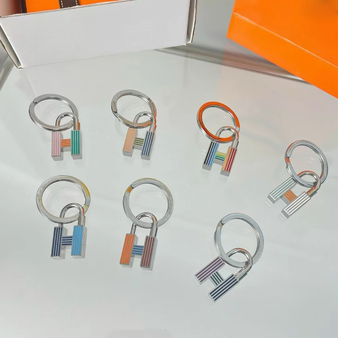 

European and American retro metal sense rainbow lock keychain French light luxury niche design advanced sense bag pendant