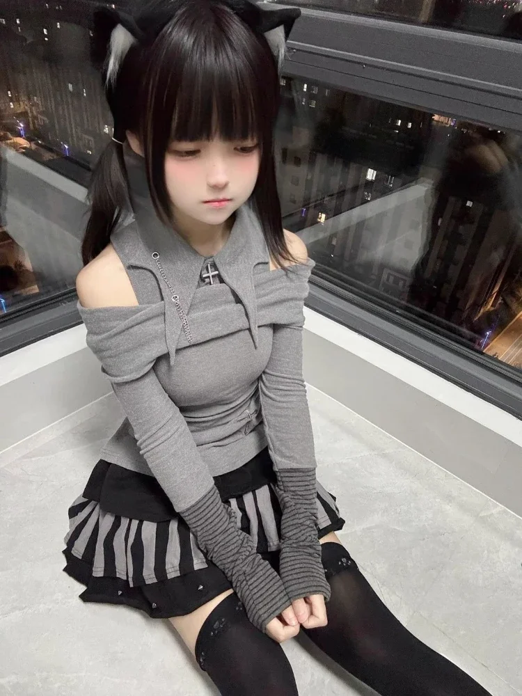 

Vintage Y2K Patchwork Stripe Tee: Off-Shoulder Sexy Slim Fit Top with Chain Detail