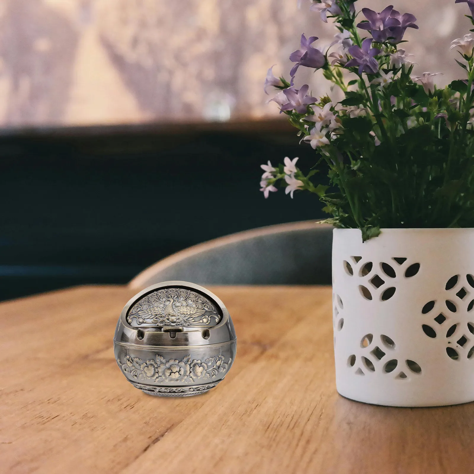 

Премиальная металлическая пепельница, устойчивая к высоким температурам, компактная, для гостиной, офиса, дома, контейнер для хранения пепла, 1 шт.