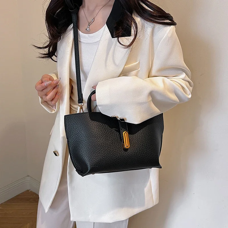 

Французская уникальная женская сумка с усовершенствованной текстурой, новинка 2024, ретро-стиль, вместительные сумки на плечо для поездок на работу, композитная сумка