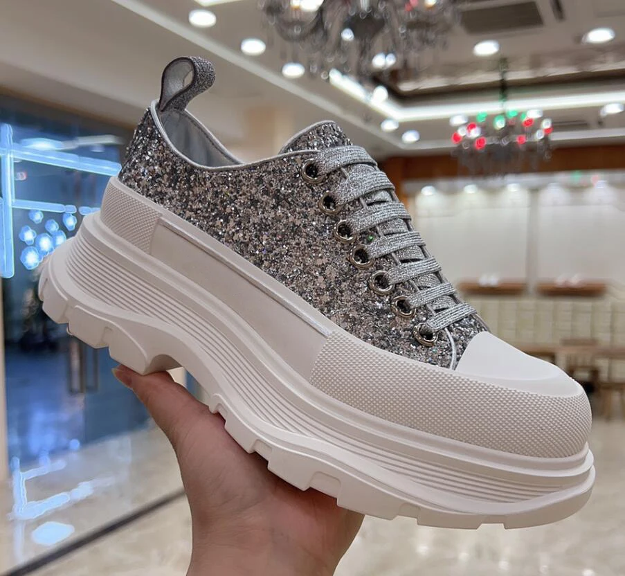 Thick Sole Women and Men Lace Up Sneakers Shoes Height Increase Round Toe Canvas Hot Fashion Top Quality Designer Shoe
