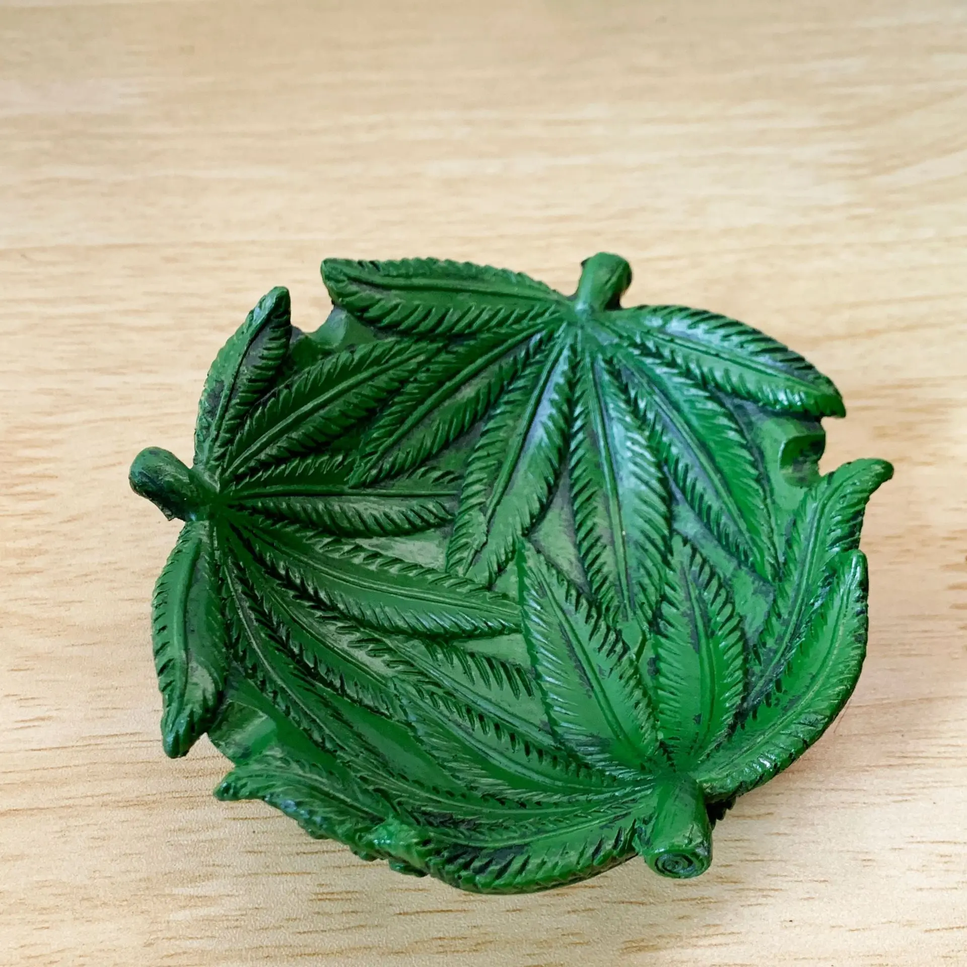 new resign green leaves Ashtray For Smoking Cigarette Cigar Accessories Ashtray home desk car accessories wholesale