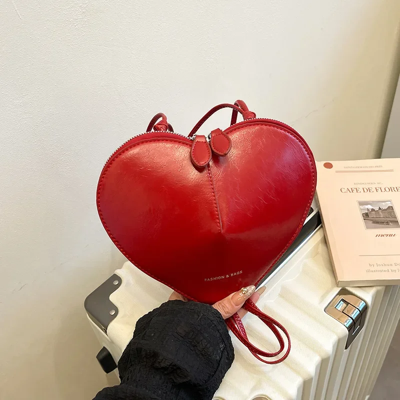 

Women's Love Bag Versatile Rivet Crossbody Single Shoulder Handbag Fashionable Accessory for Everyday Use