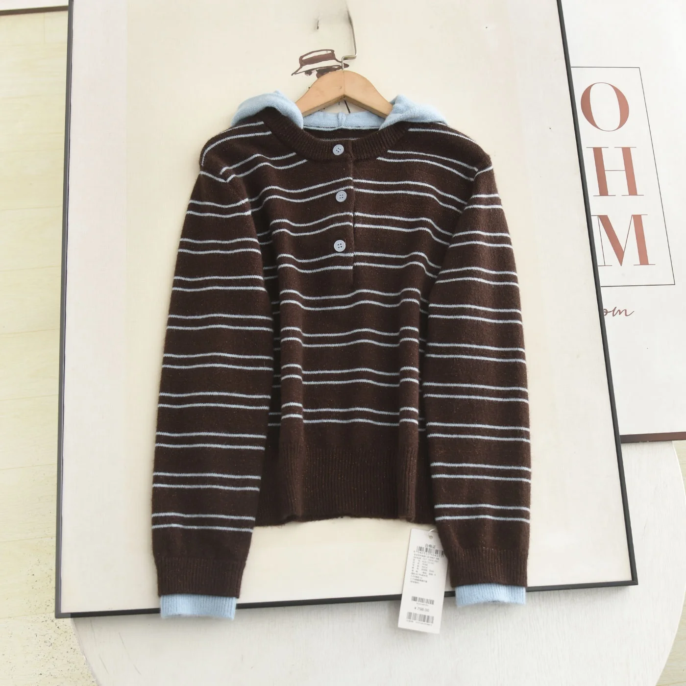 

Зимний вязаный свитер 2025 года с капюшоном, в полоску, с цветовыми блоками, имитация двухслойности, женский модный повседневный топ с длинными рукавами