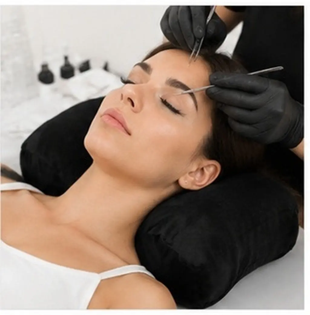 Ergonomic U-Shaped Eyelash Extension Pillow Cover Neck Support Lash Pillow Protector for Salon Professional Lash Extension