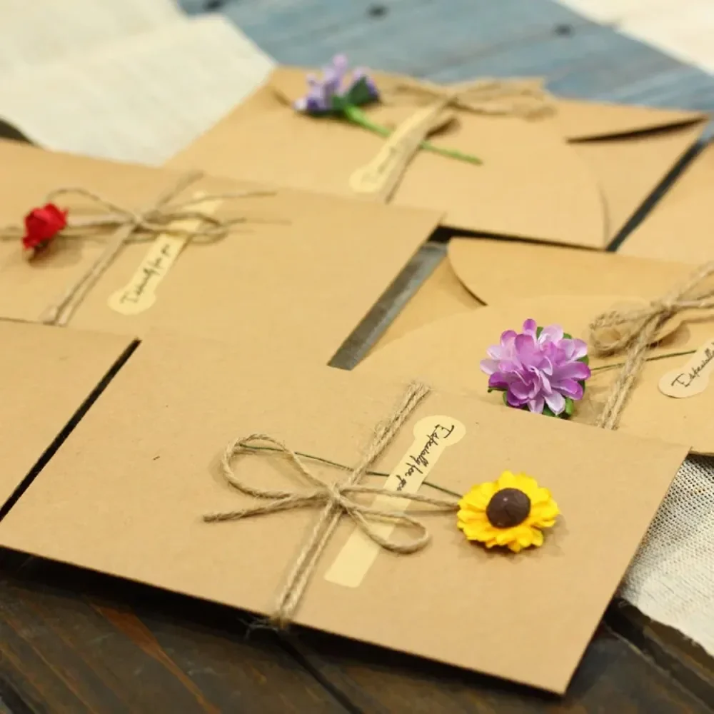 

Vintage Kraft Paper Handmade Dry Flower Greeting Card Creative DIY Blessing Festival Greeting Card Invitations Party Supplies