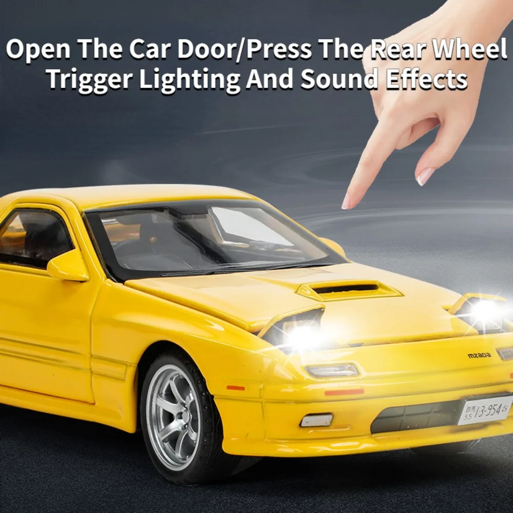 1/32 Bilancia RX7 Giocattoli In Lega Modello di Auto Fonde Sotto Pressione Modello di Veicolo con Tirare Indietro Suono Auto Sportiva per I Regali di Compleanno Del Bambino