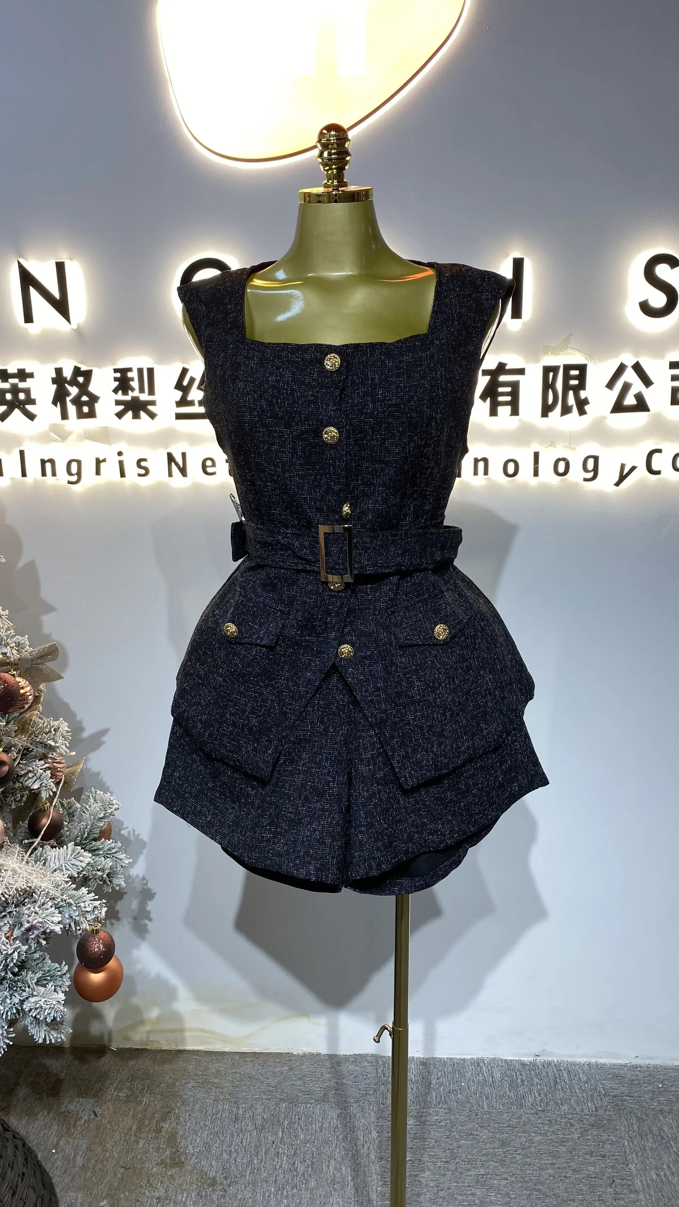 2025 Spring New Arrival: Retro-Style Sleeveless Vest with Simple Belt, Stylish and Comfortable for Commuters-GZXX352