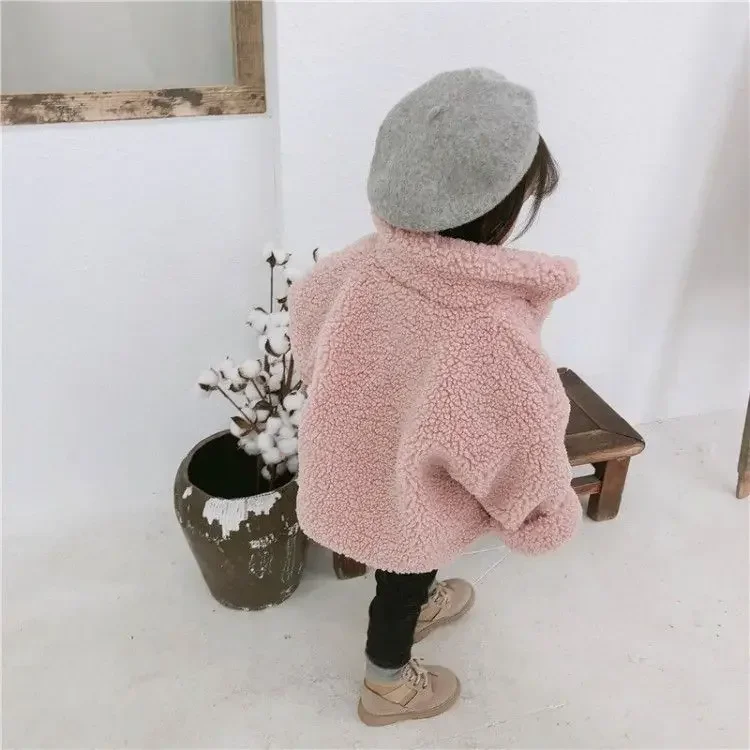 Coat Girls Coat Autumn Winter New 2024 Baby Lamb Plush Top Childrens Clothing Cotton Thickened Sweater Warm 2024 Warm