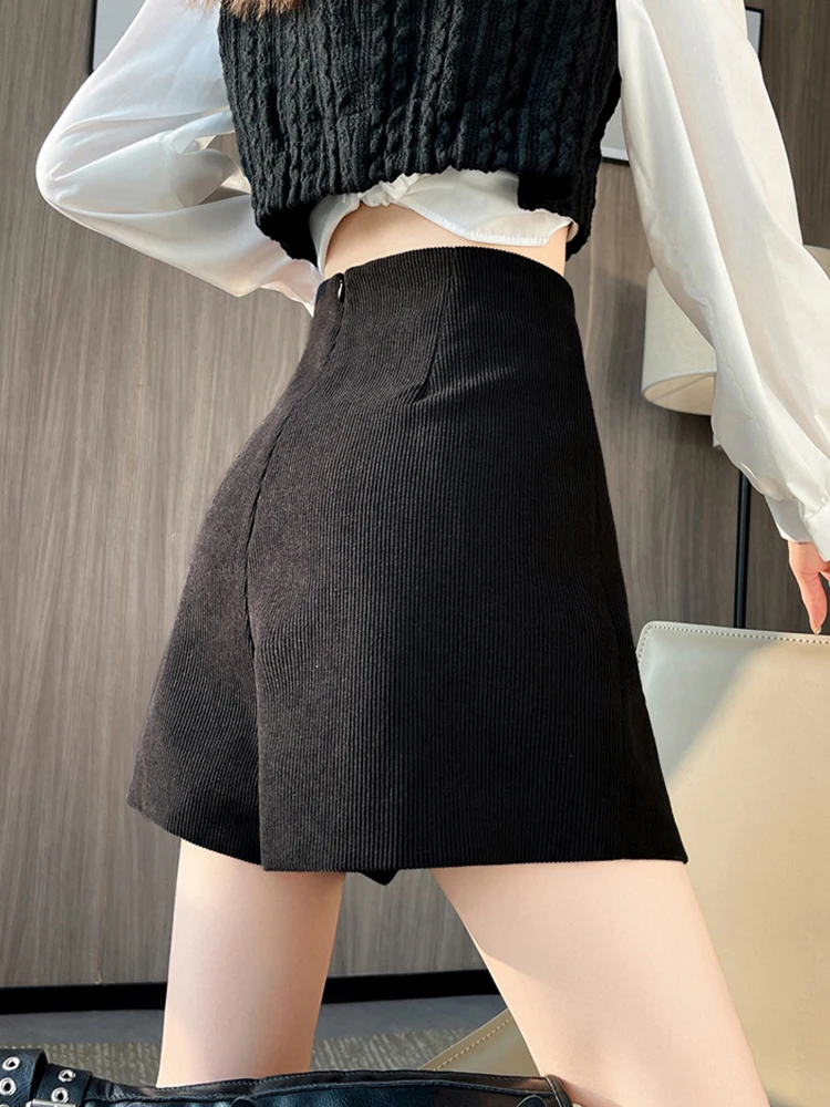 Pantalones cortos de pana Vintage para mujer, pantalones cortos de pierna ancha para oficina de otoño e invierno, pantalones cortos holgados Retro de cintura alta lisos y sencillos que combinan con todo, novedad