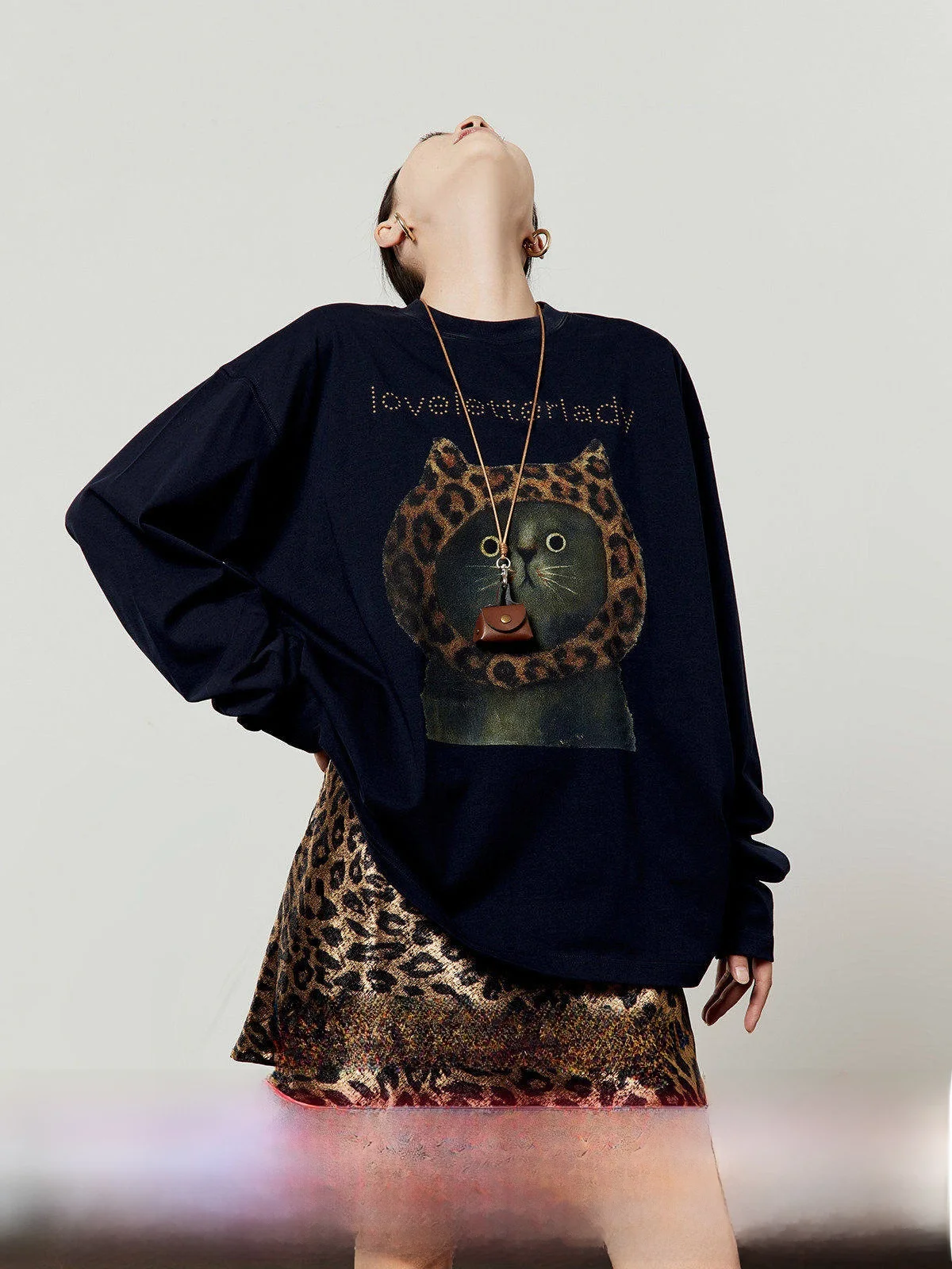 

Женская футболка свободного кроя с длинным рукавом, темно-синяя, с леопардовым принтом, новинка весенней коллекции, повседневная, удобная, из хлопка