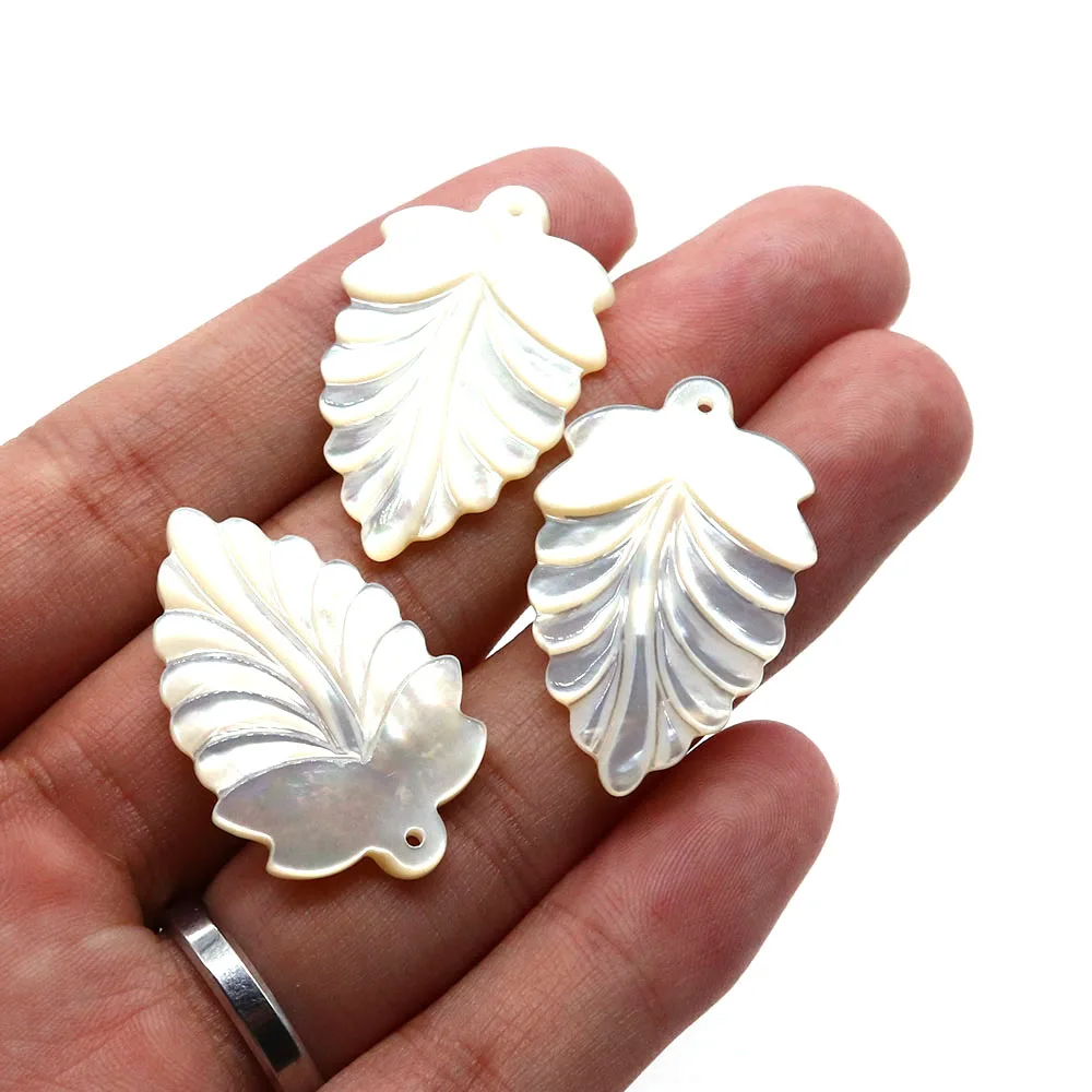 

22x33mm Natural Mother-of-pearl Shell Pendant Leaf Shape Carved Crafts Charms Diy Fashion Jewelry Making Necklace Earrings Gift