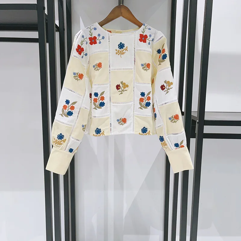 

【Gift Free】2025 Autumn/Winter Youthful Patchwork Embroidered Floral Crew Neck Pullover Short Shirt