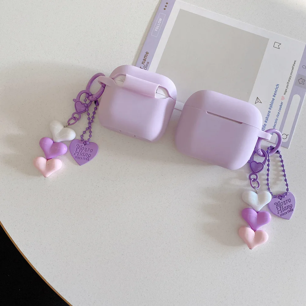 حافظة لهاتف أبل Airpods 4 3 2 1 حافظة ملحقات سماعات الأذن غطاء حماية من السيليكون الأرجواني غير اللامع لأجهزة AirPods Pro 2 مع قلادة