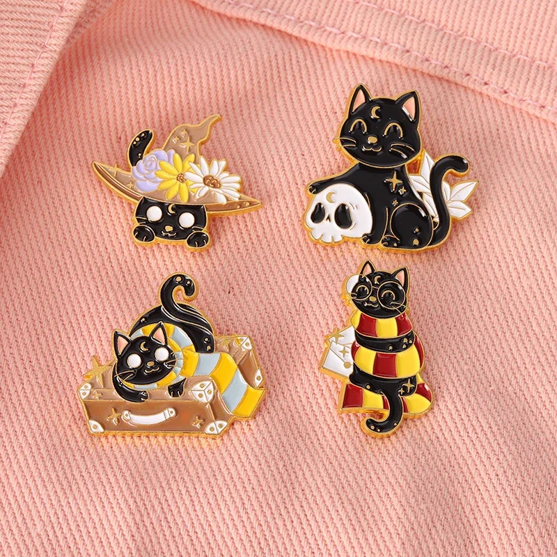 Punk Magic Witch Skeleton Cat smalto Pins Moon Cat spille magiche in metallo regalo gotico di gioielli di Halloween per gli amici all\'ingrosso