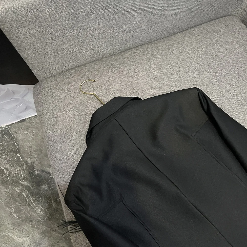 TWOTWINSTYLE Eleganckie marynarki damskie z klapami, długim rękawem, zdobione piórami, nowa kolekcja KJA549968