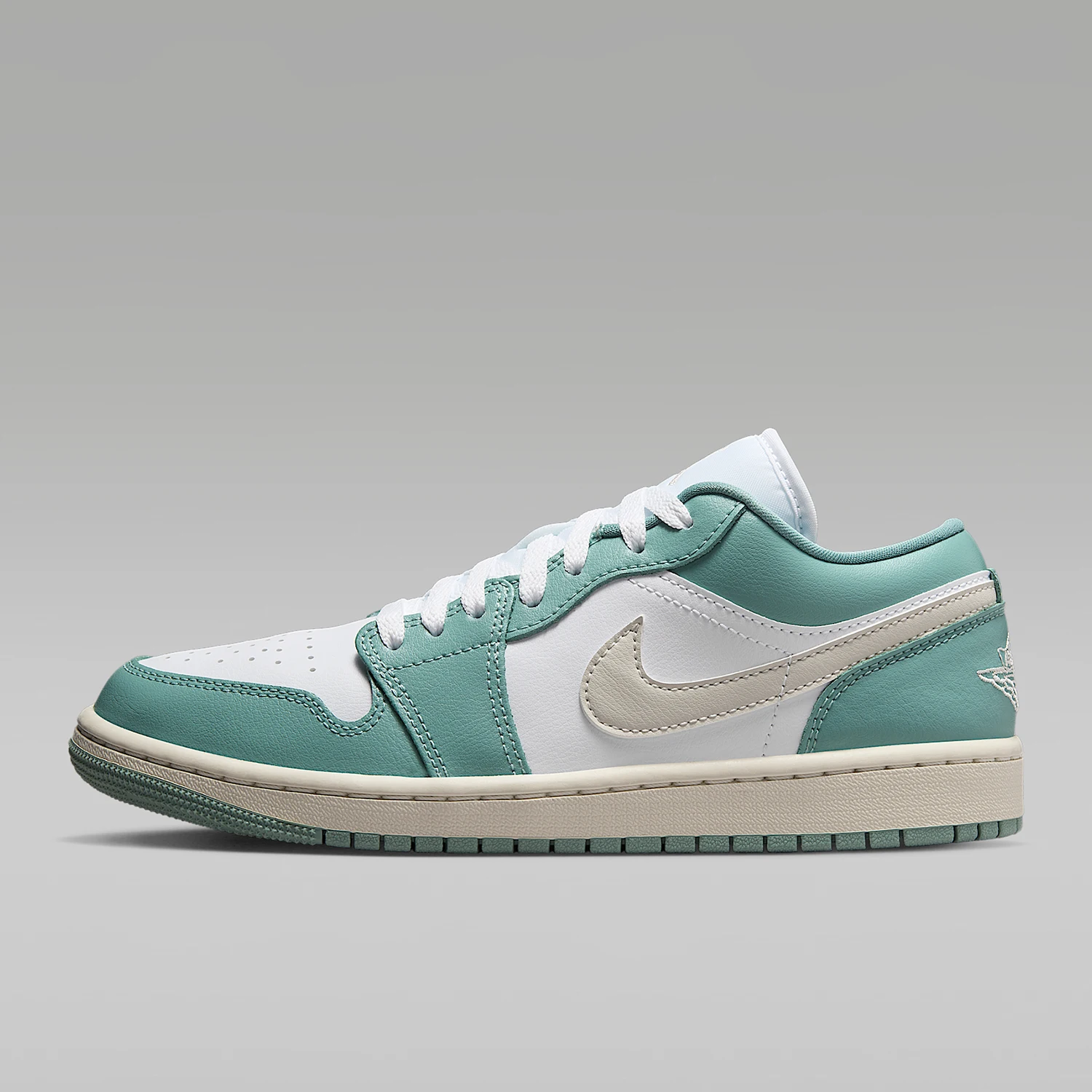 Nike Authentic JORDAN Women's Retro Lace-Up Classic Breathable Sneakers DC0774-138