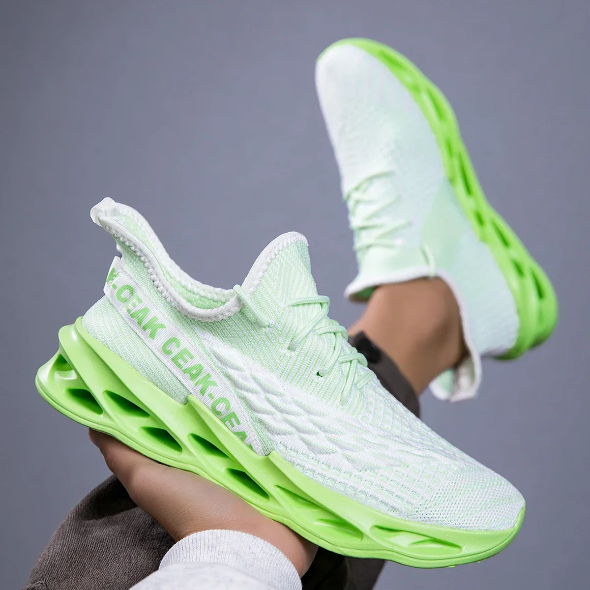 

Lightweight Running Shoes Men Breathable Mesh Sneakers Non Slip Gym Training Shoes Walking Comfort Casual Footwear zapatillas