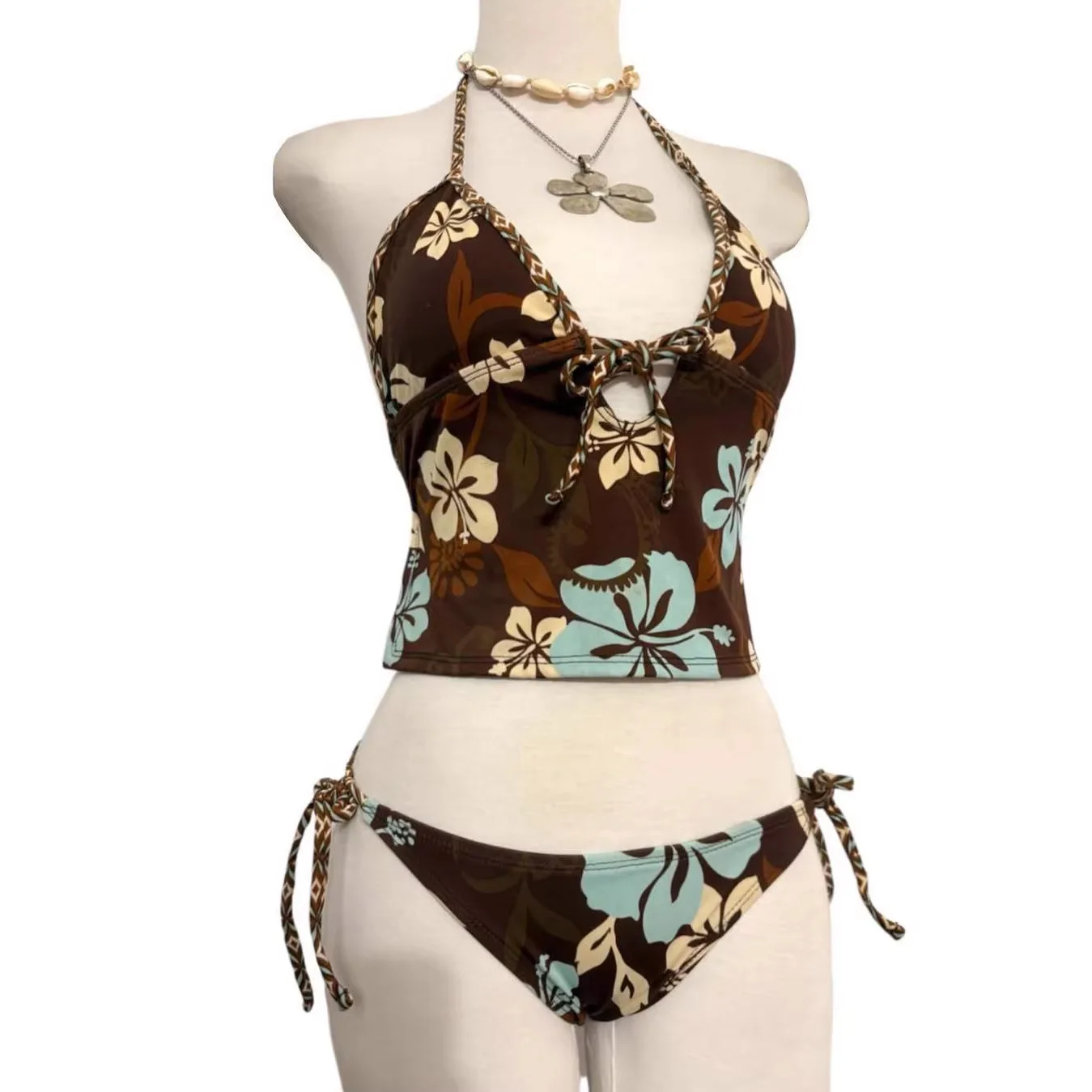 

Женский модный новый сексуальный летний комплект из двух предметов: топ-халтер на шнуровке и шорты в стиле Y2K