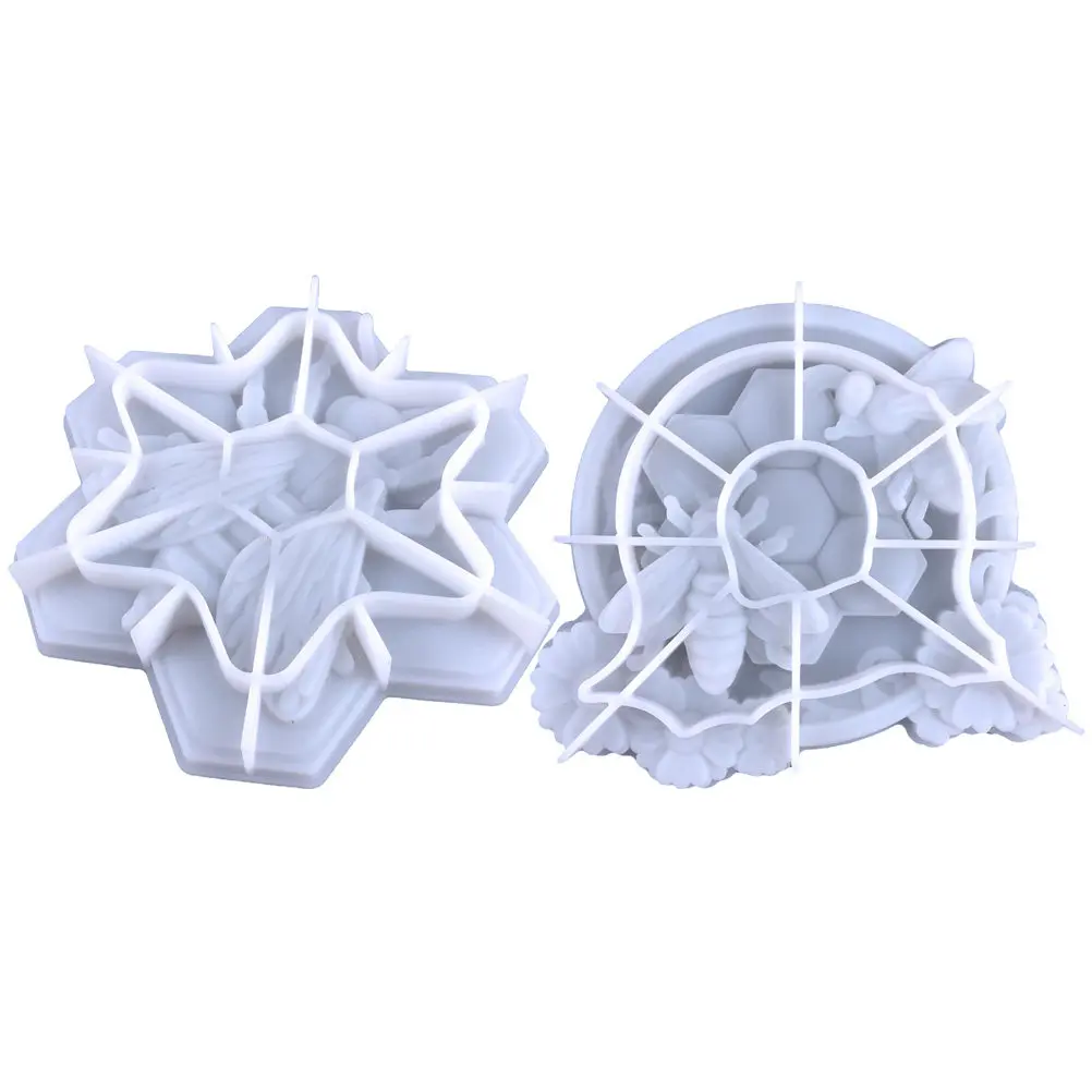 

Набор из 2 силиконовых форм для декора в виде пчелы: для создания настенных украшений, поделок из смолы, подвесок. Отличная прочность, гибкость, с блестящим глиттером и слюдяной пудрой.