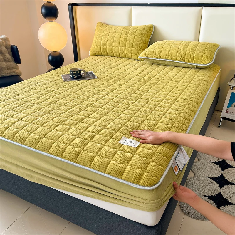 3Pcs Velvet Fitted Sheet Soft Plush Bedcover Mattress Cover With All-around Elastic Rubber Band Bed Sheet With Pillowcases