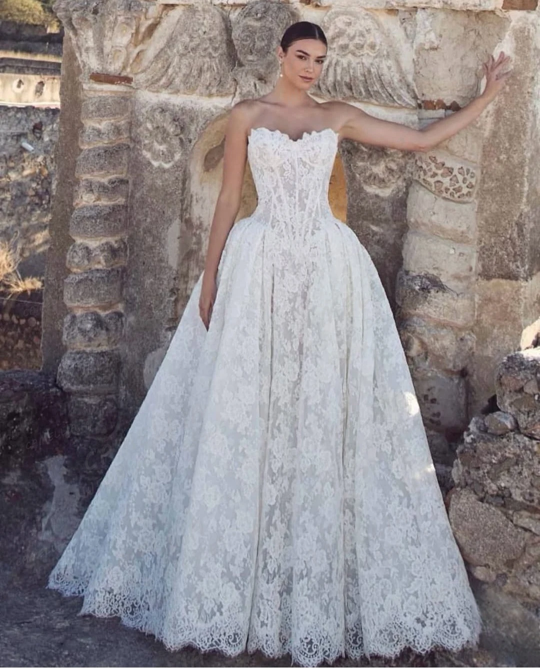 

Boho Appliques Wedding Dresses Women's A Line Backless Bridal Gowns Sweep Train Lace Sleeveless Vestidos De Novia Customized