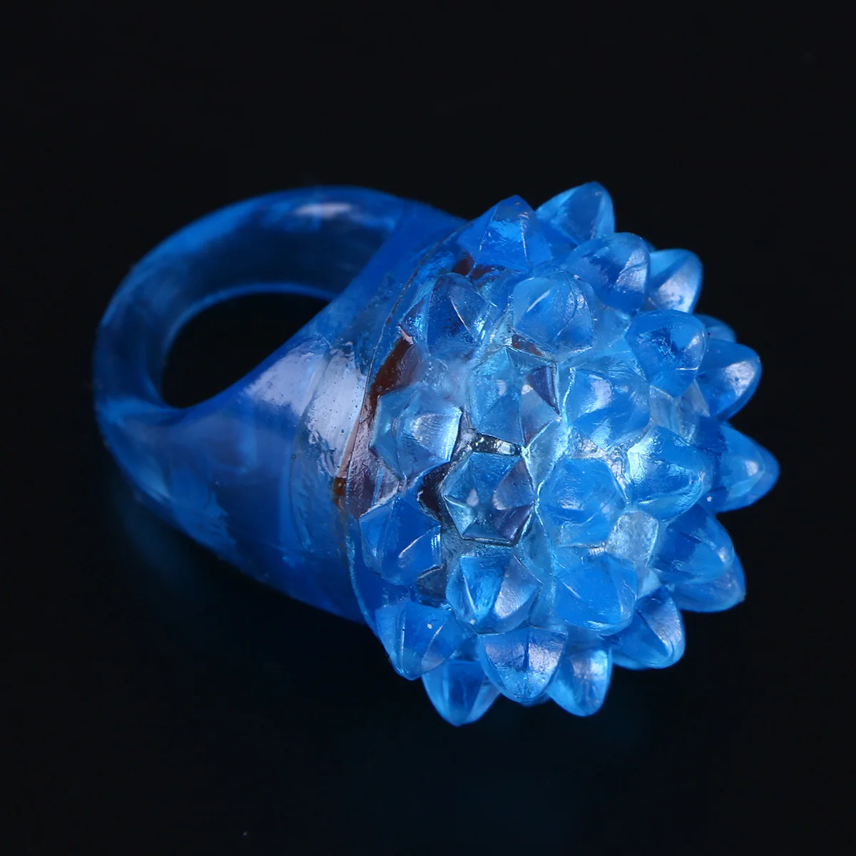 

4pcs Strawberry Soft Glue Ring Rubber LED Glowing Jewelry for Kids Halloween Party Gift Women 10-Hour Luminous Smooth Shining